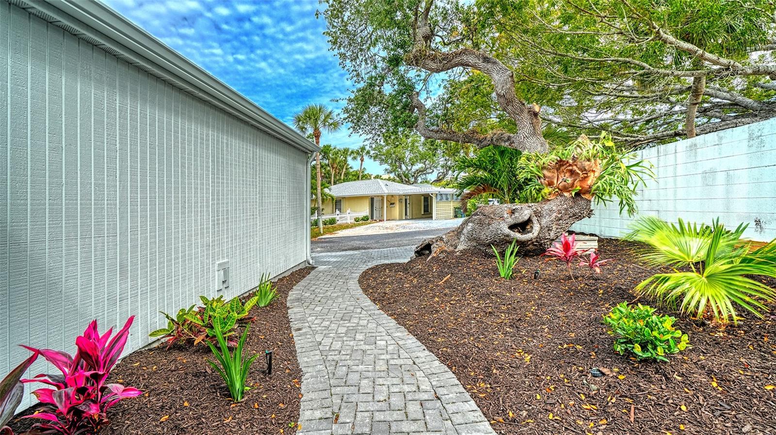 POLYNESIAN GARDENS - Residential
