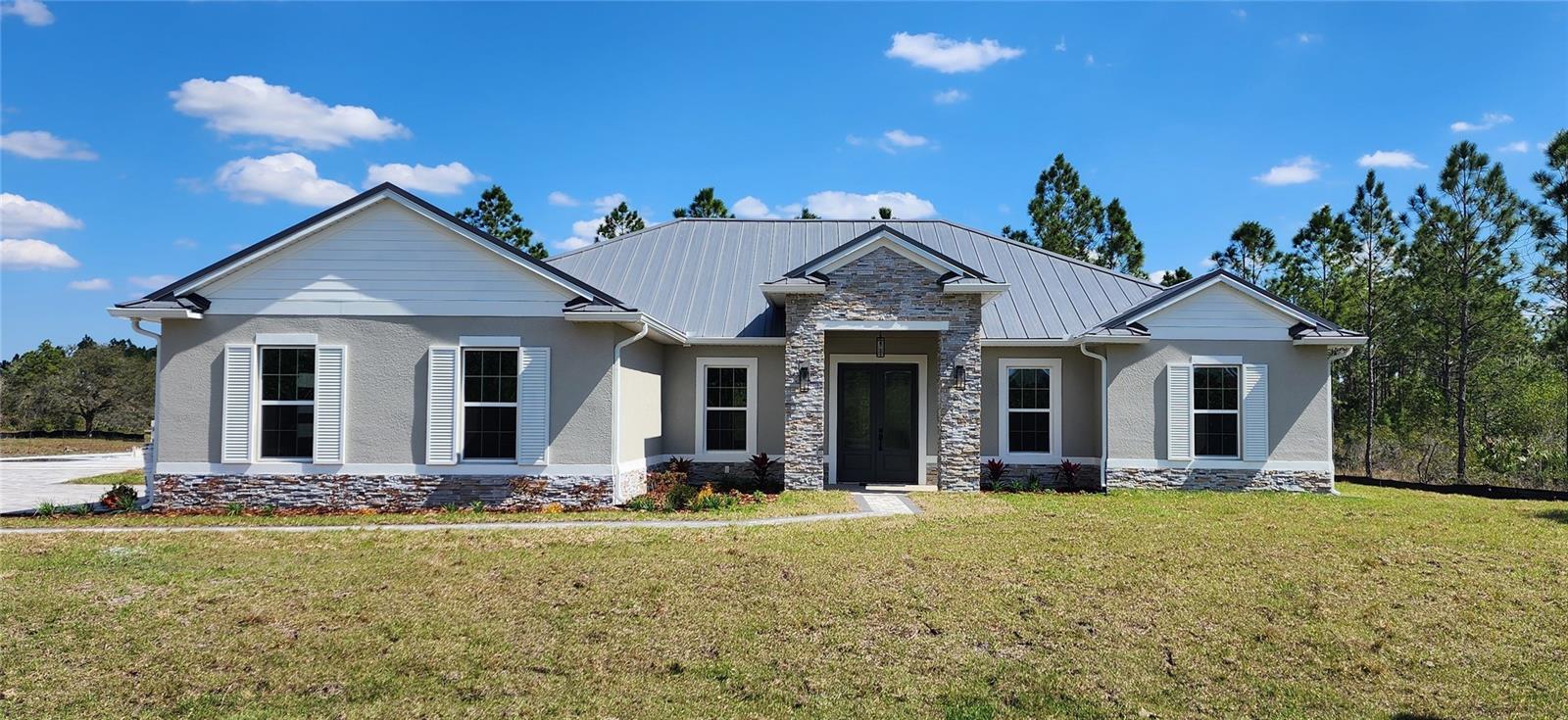 DES PINAR ACRES - Residential