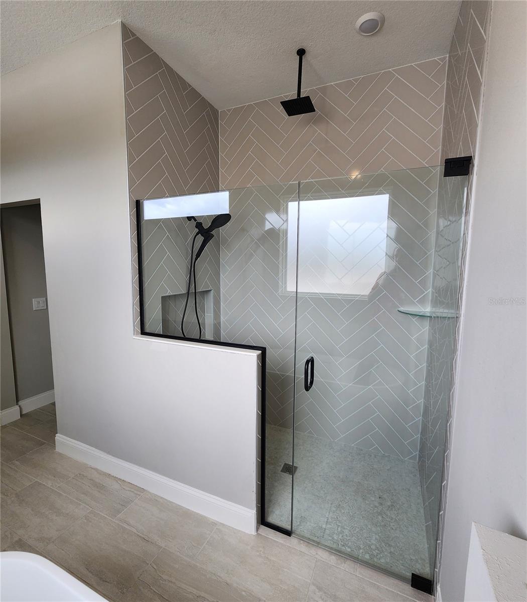 DES PINAR ACRES - Residential