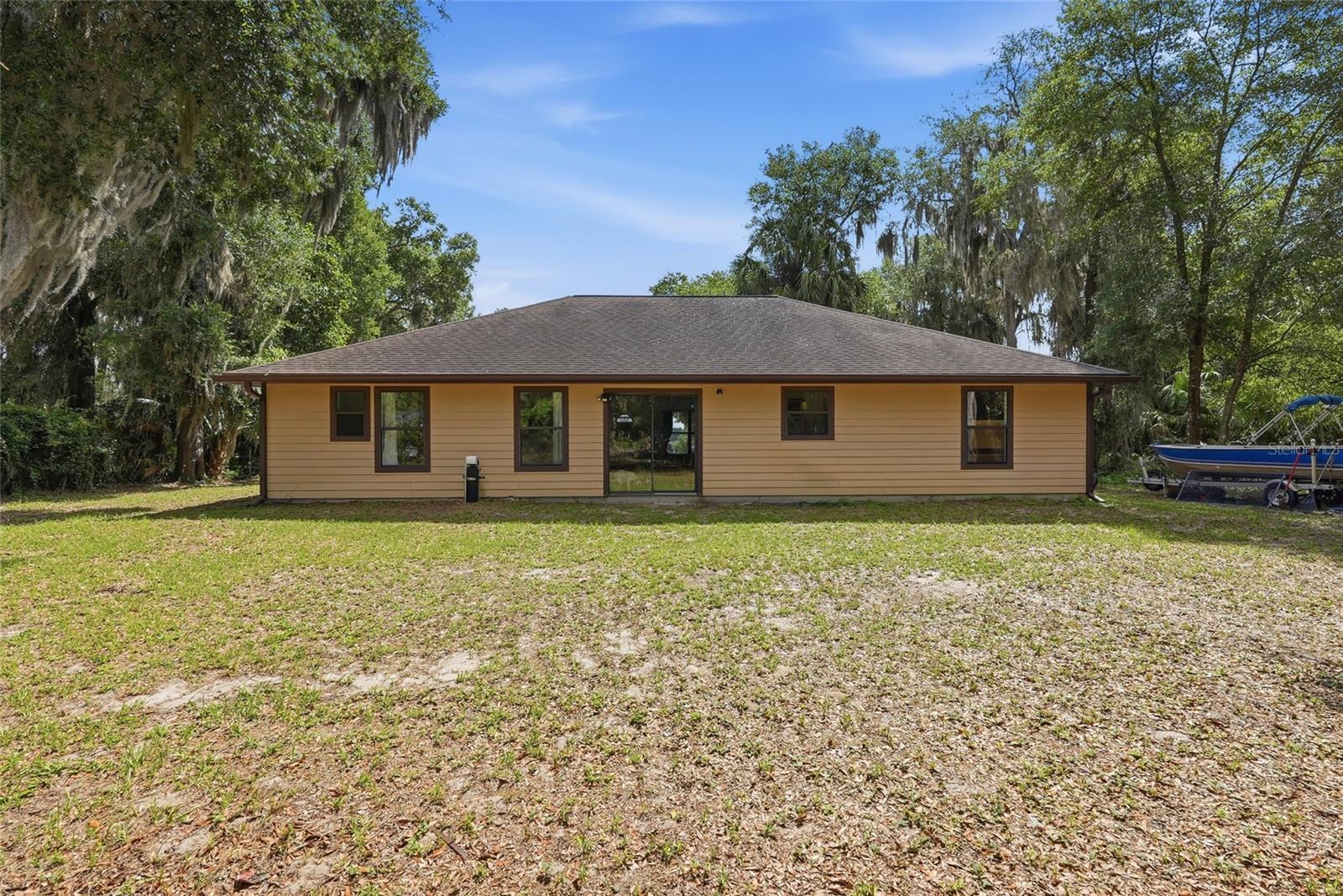 FOUR LAKES COMMUNITY - Residential