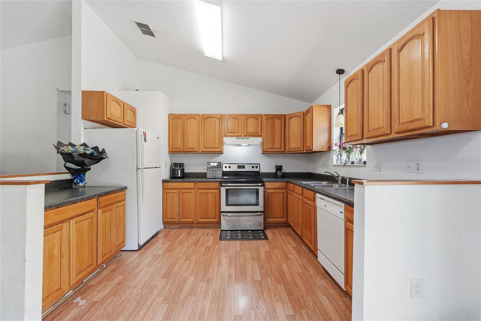 FOUR LAKES COMMUNITY - Residential