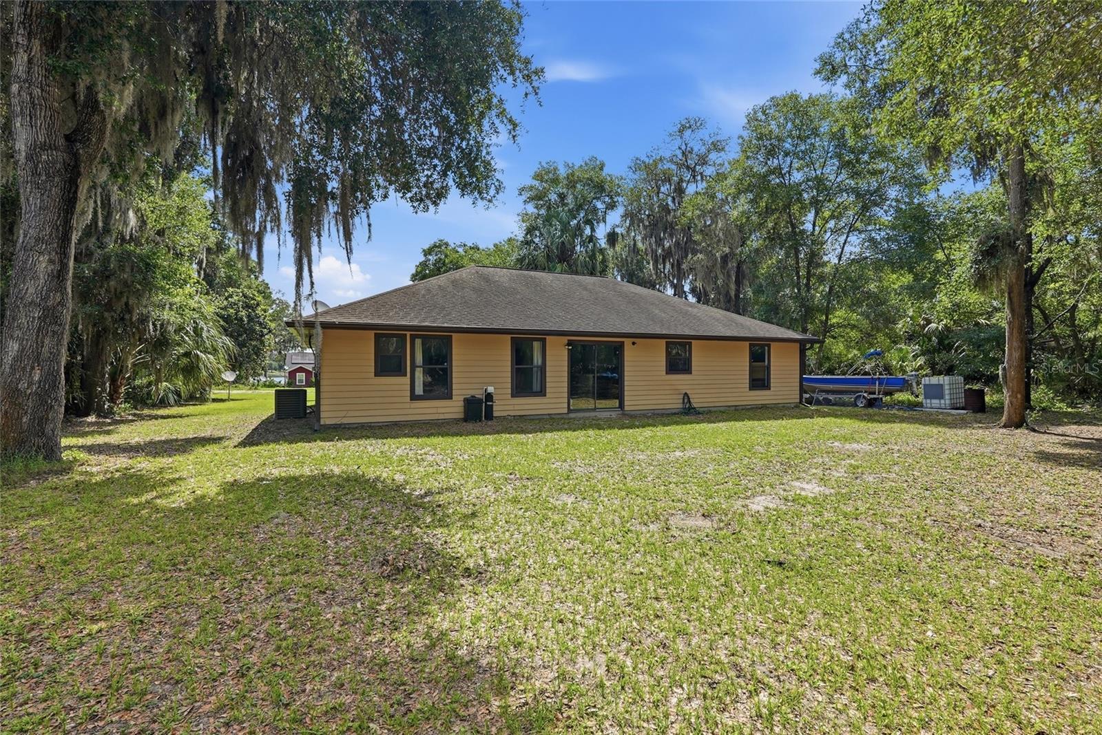 FOUR LAKES COMMUNITY - Residential