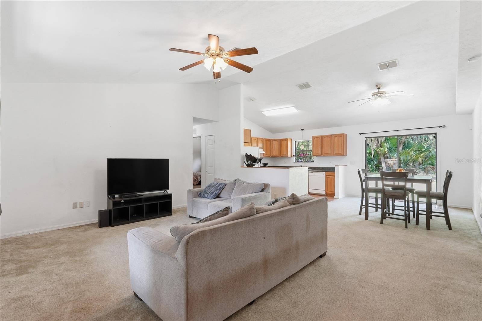 FOUR LAKES COMMUNITY - Residential