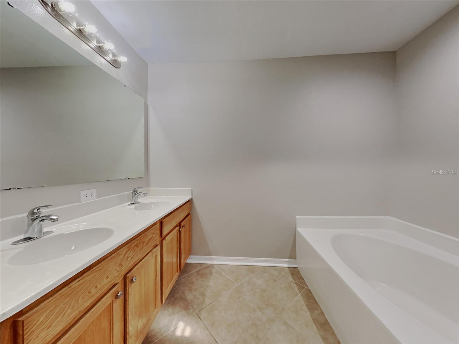 DELTONA LAKES UNIT 42 - Residential Lease