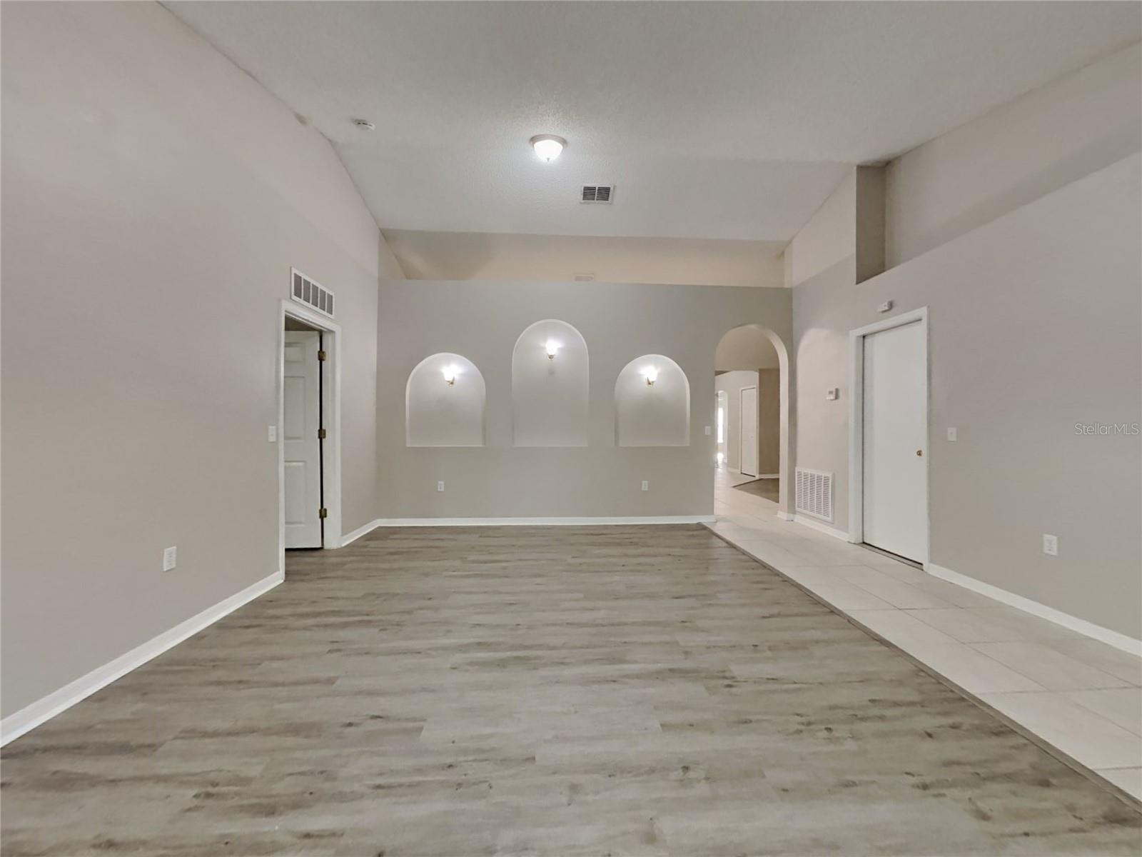 DELTONA LAKES UNIT 42 - Residential Lease