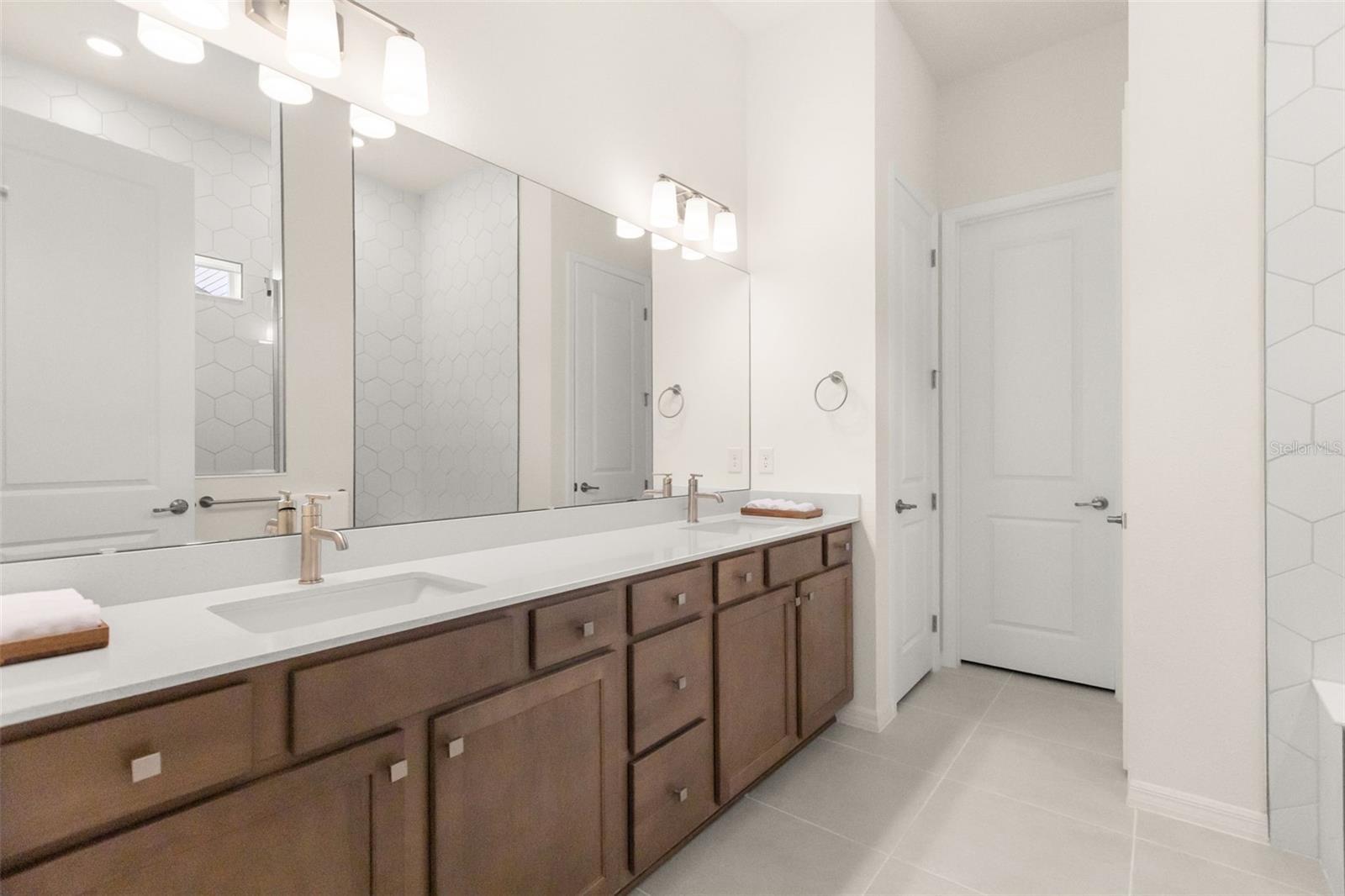 ESTATES/LAKEVIEW PRESERVE - Residential