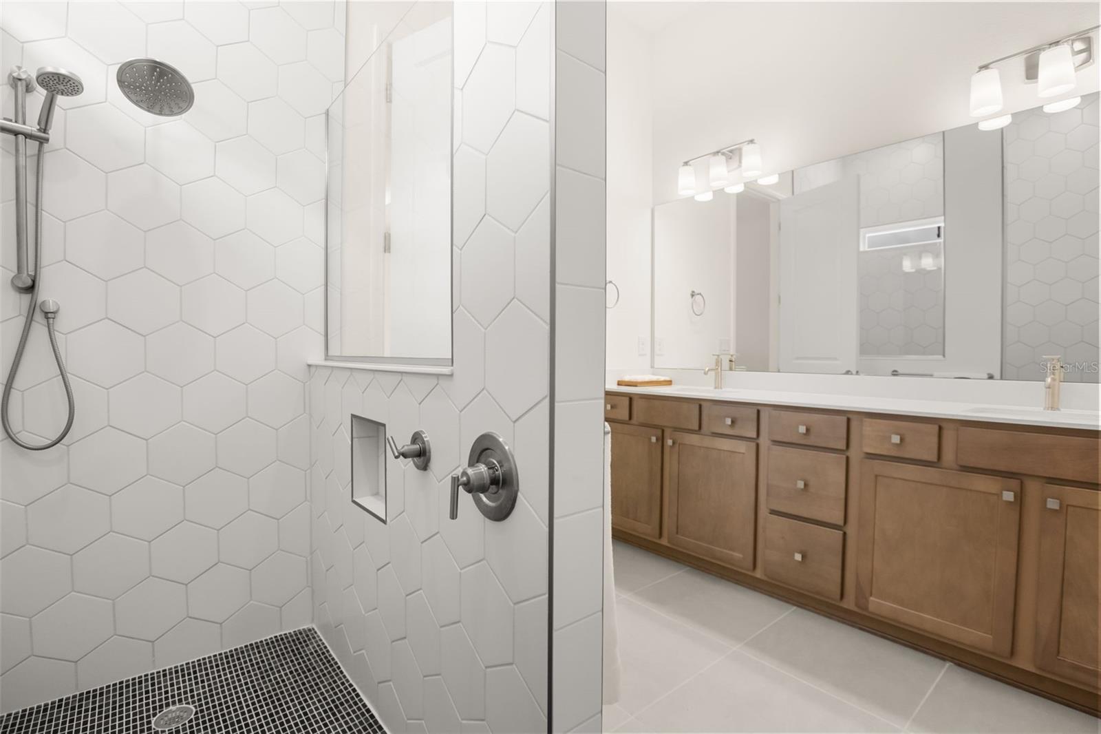 ESTATES/LAKEVIEW PRESERVE - Residential