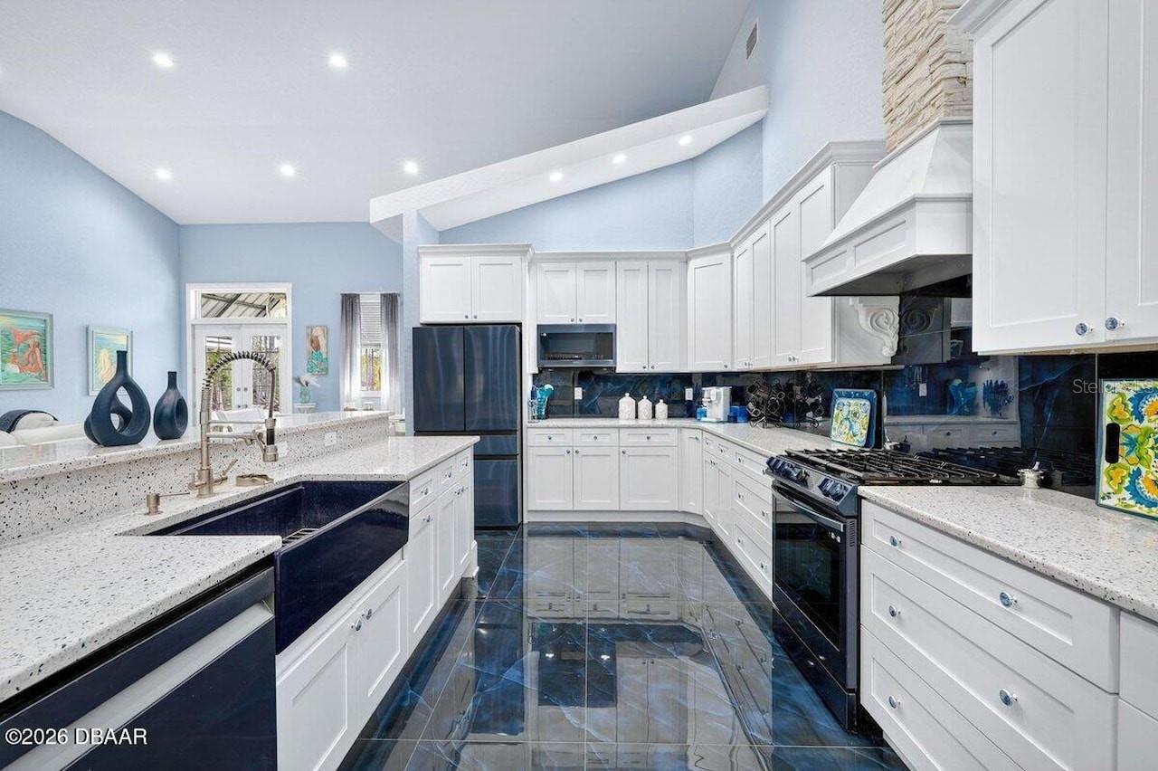 PLANTATION PINES UNFEE SUB 246 - Residential