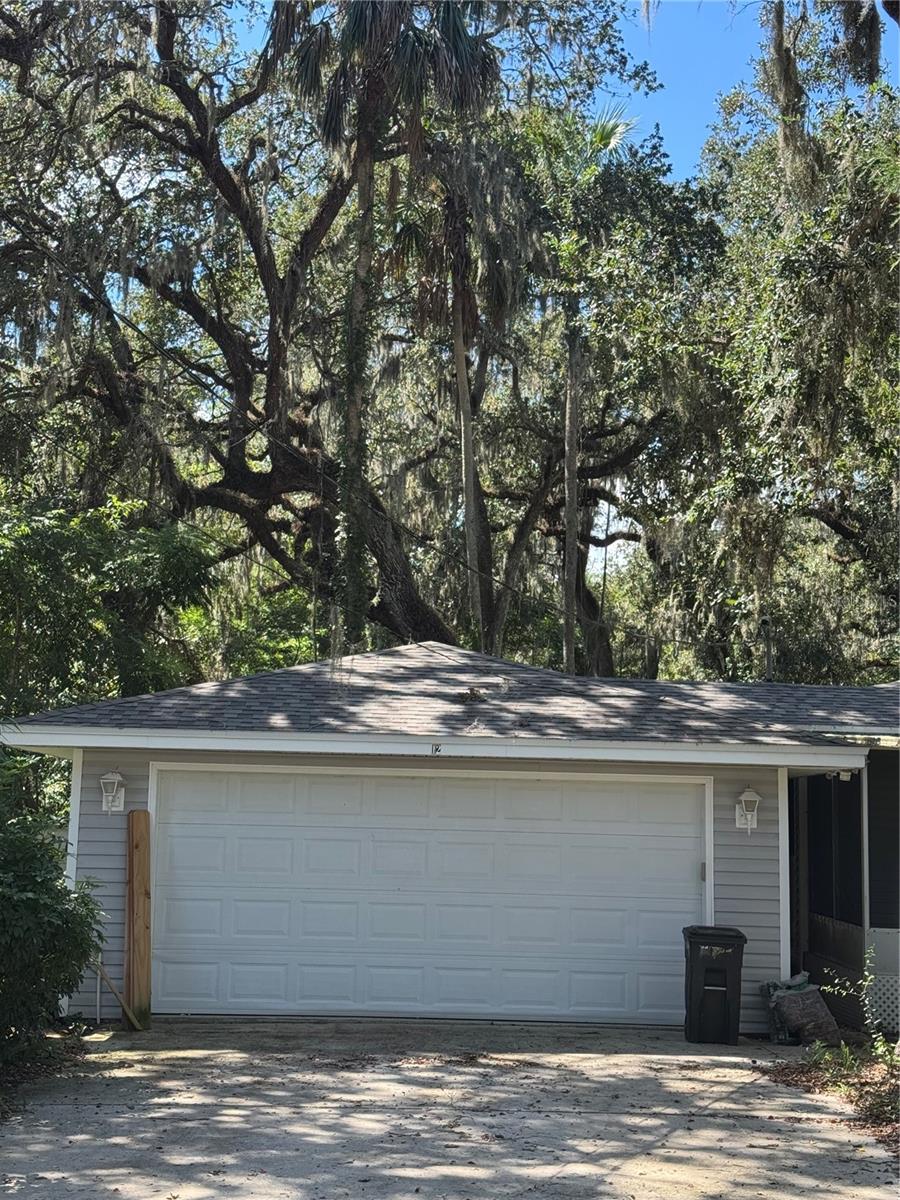 WHISPERING OAKS - Residential