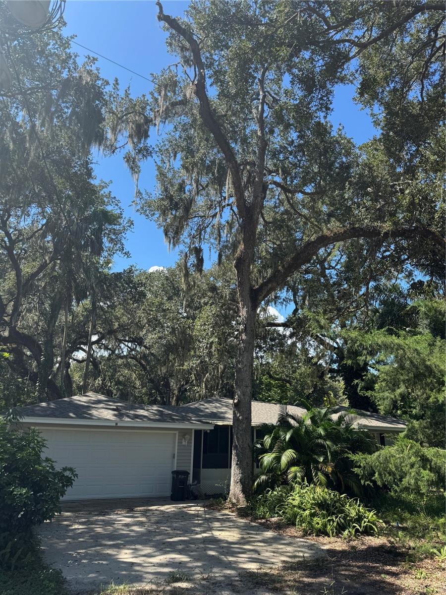 WHISPERING OAKS - Residential
