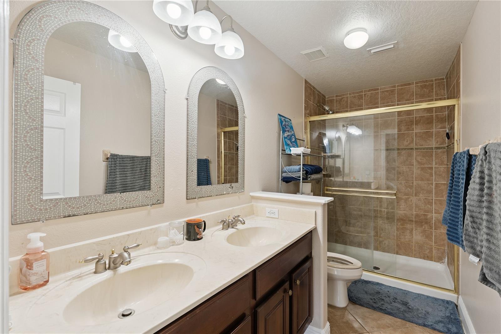 HAWTHORNE GLEN - Residential