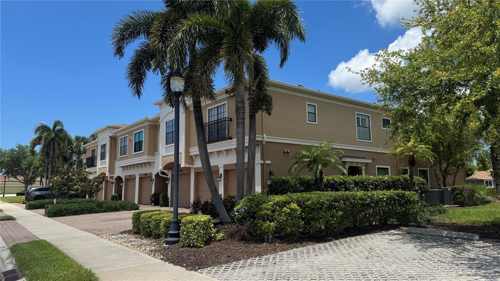 PALMA SOLA TRACE - Residential
