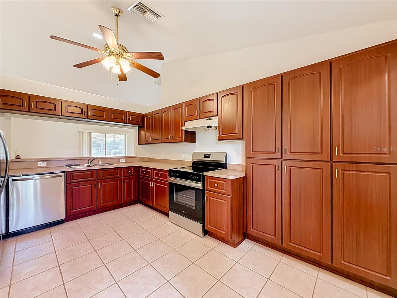 MARION OAKS UN 04 - Residential