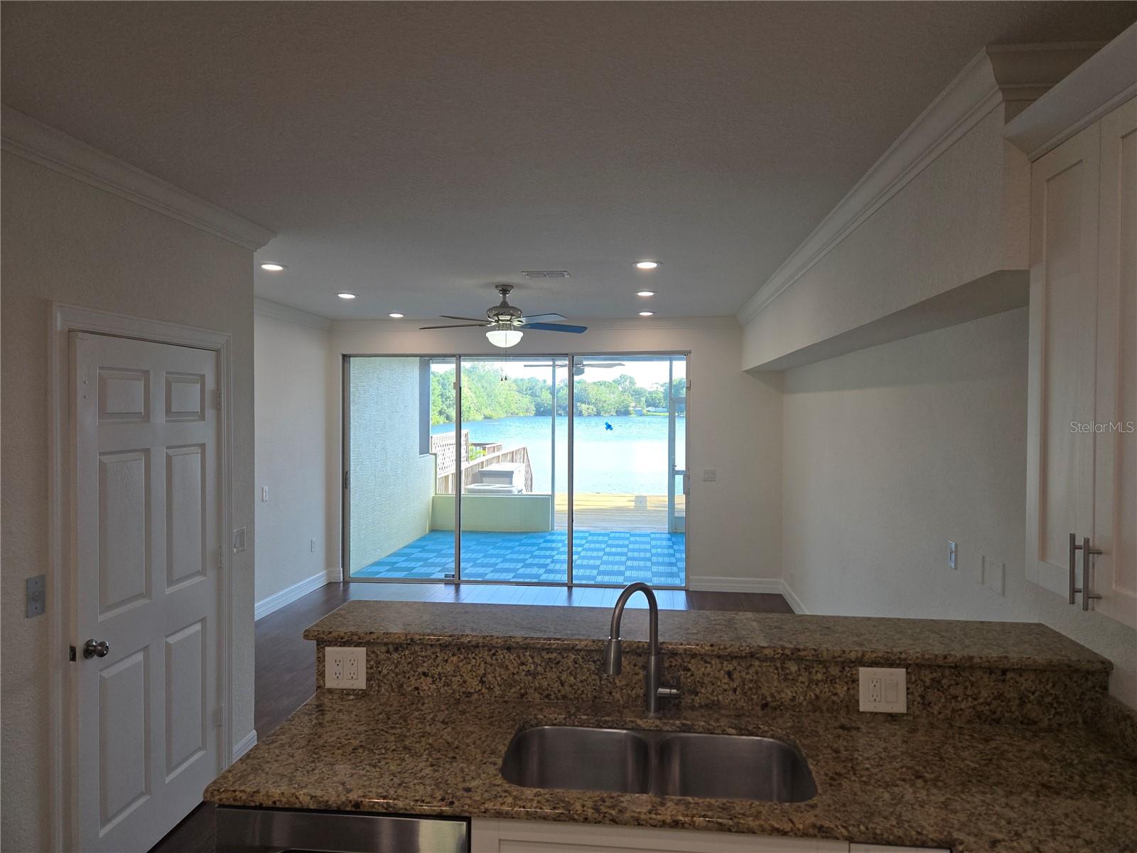 WESTCHESTER LAKE TWNHMS - Residential Lease