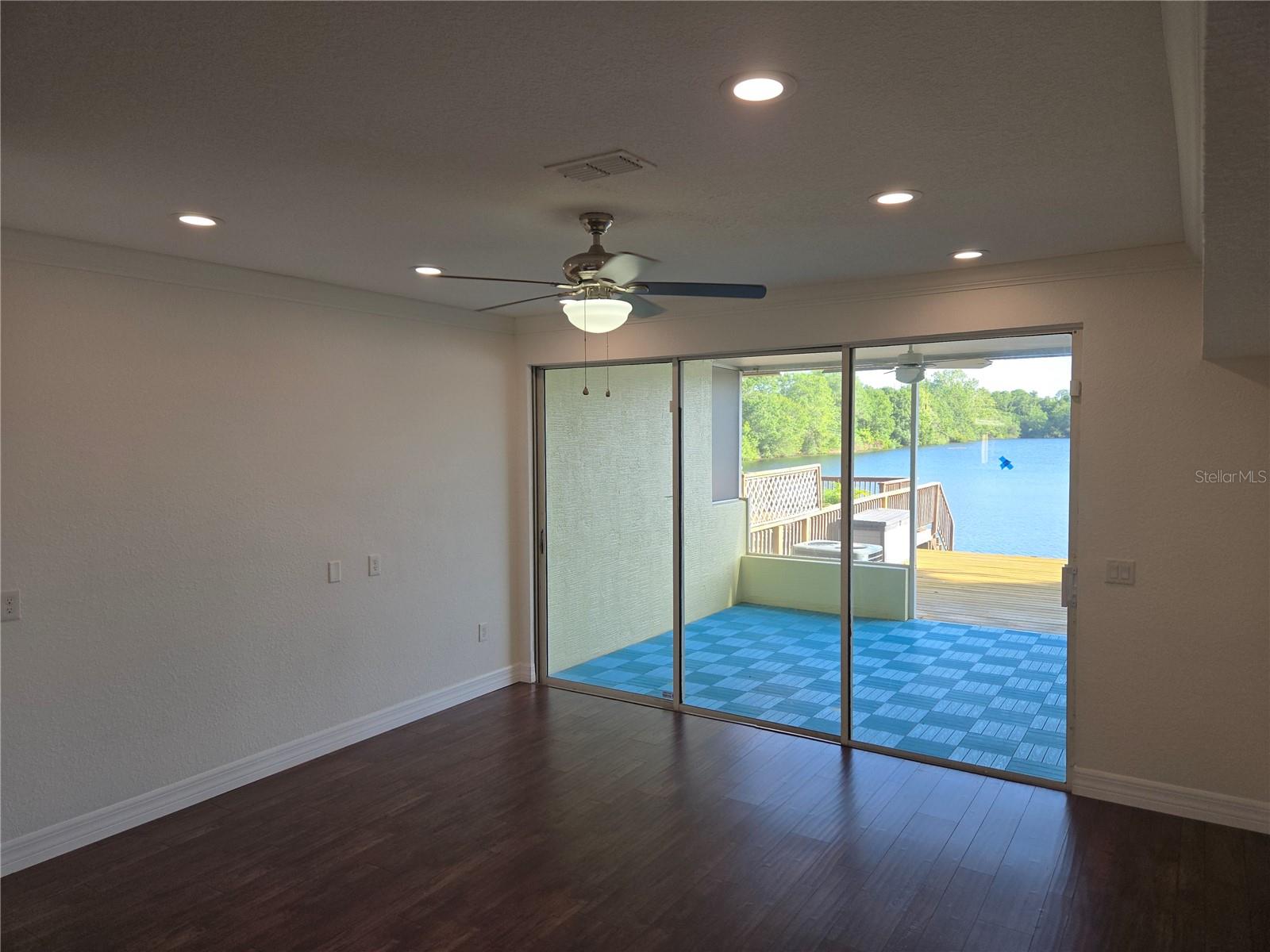 WESTCHESTER LAKE TWNHMS - Residential Lease