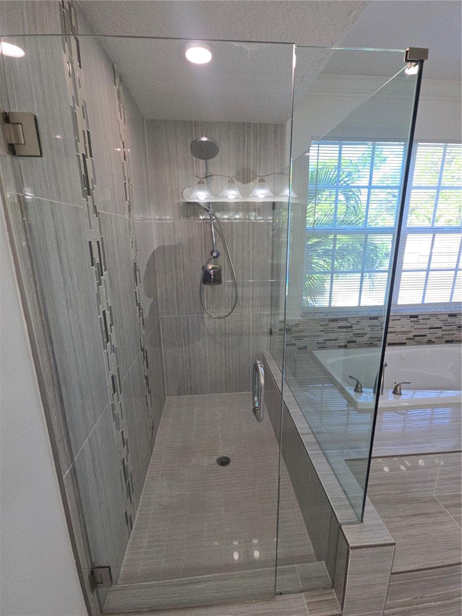WESTCHESTER LAKE TWNHMS - Residential Lease