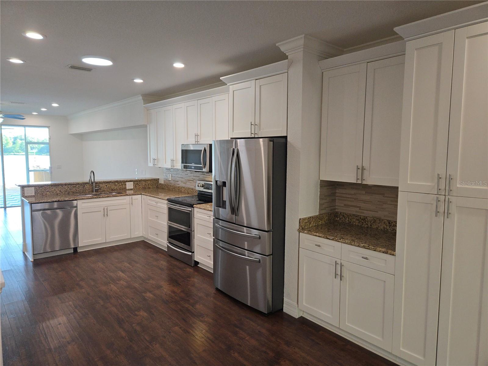 WESTCHESTER LAKE TWNHMS - Residential Lease