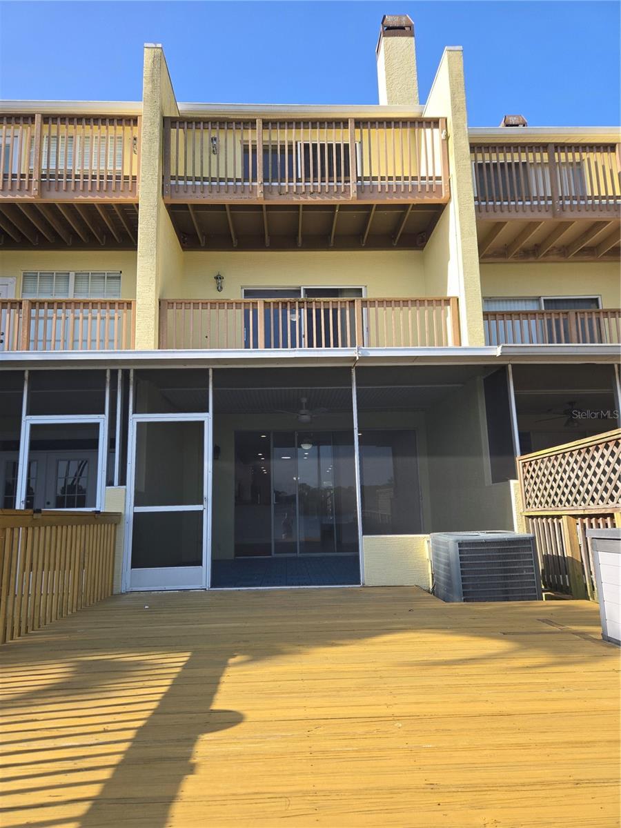 WESTCHESTER LAKE TWNHMS - Residential Lease