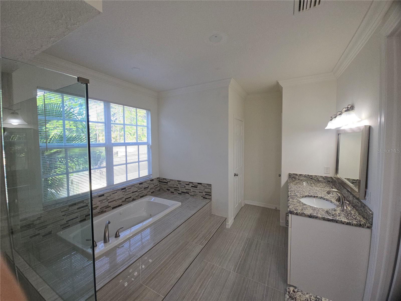 WESTCHESTER LAKE TWNHMS - Residential Lease
