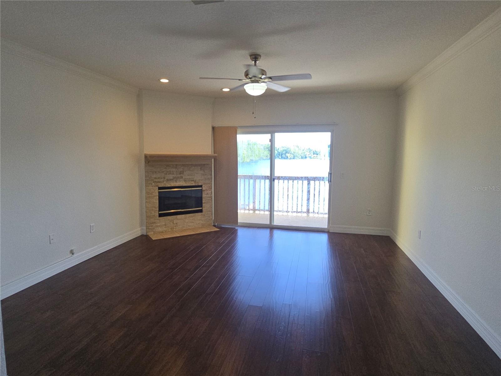 WESTCHESTER LAKE TWNHMS - Residential Lease