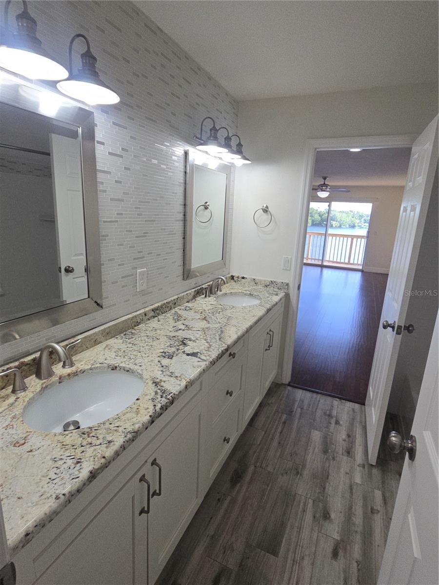 WESTCHESTER LAKE TWNHMS - Residential Lease