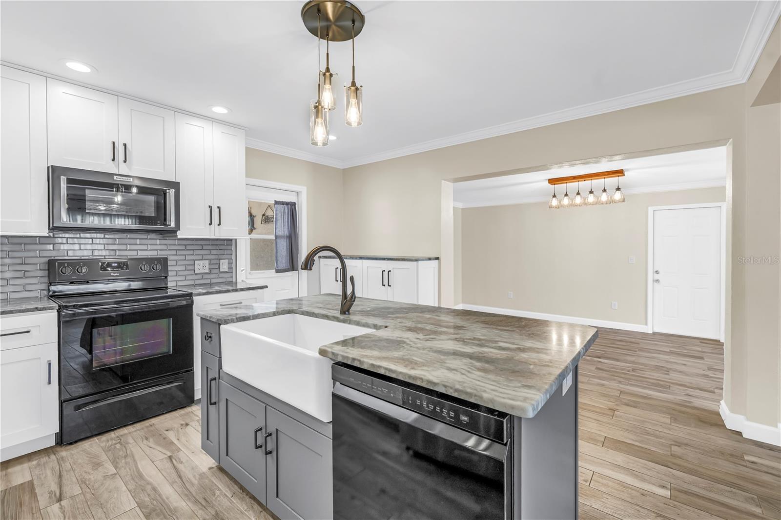 SIRMONS ESTATES - Residential
