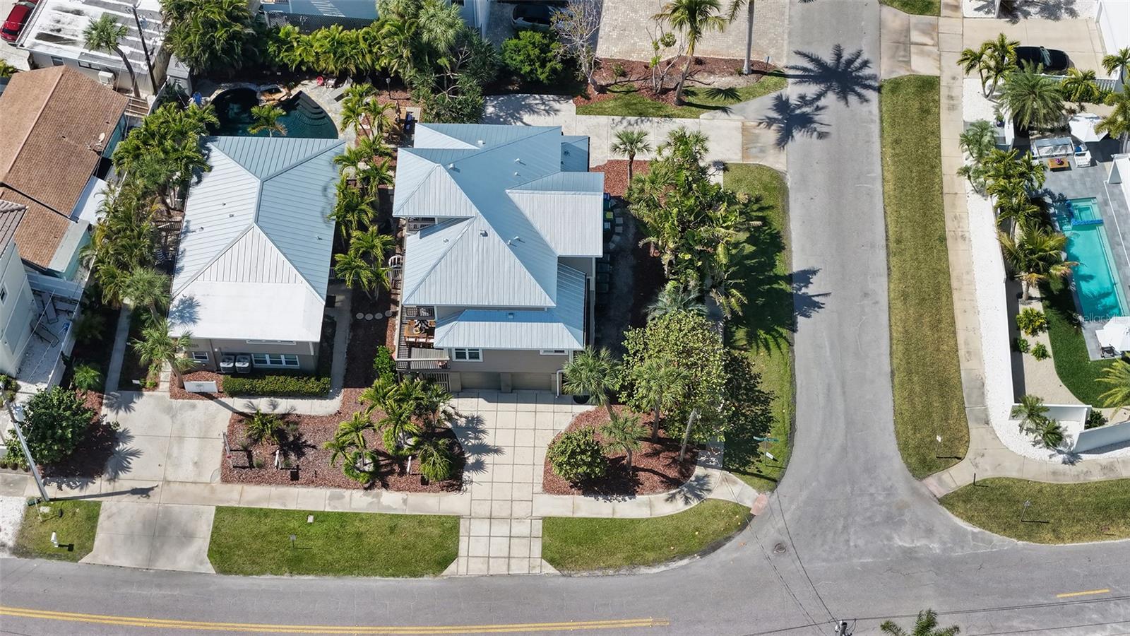 SARASOTA BEACH - Residential Income