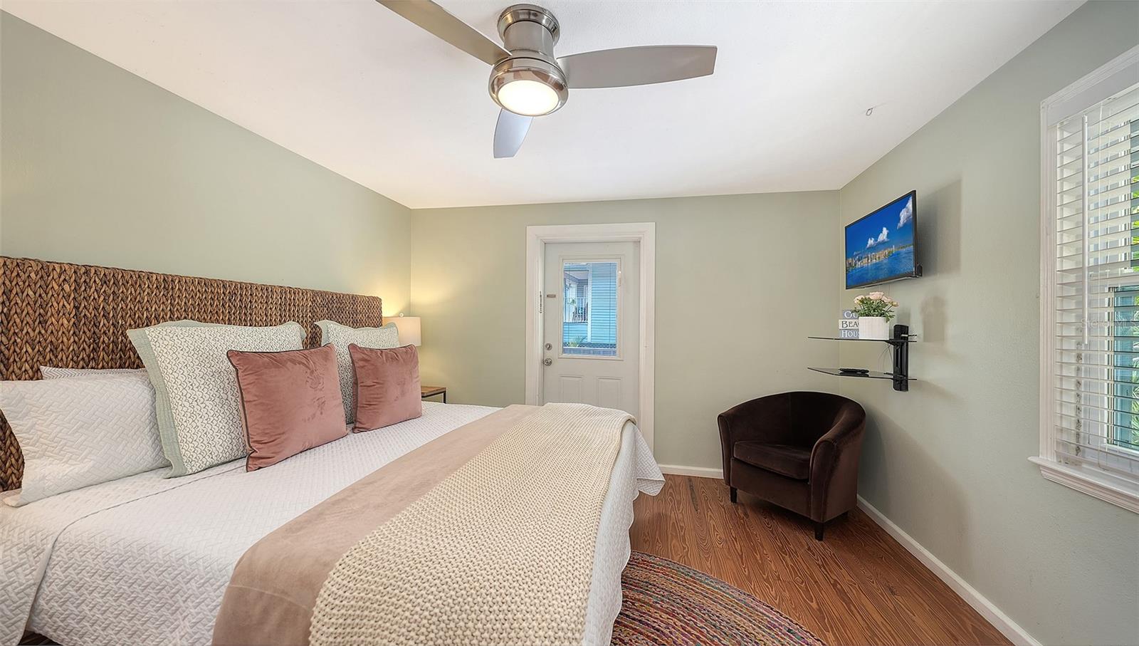 SARASOTA BEACH - Residential Income