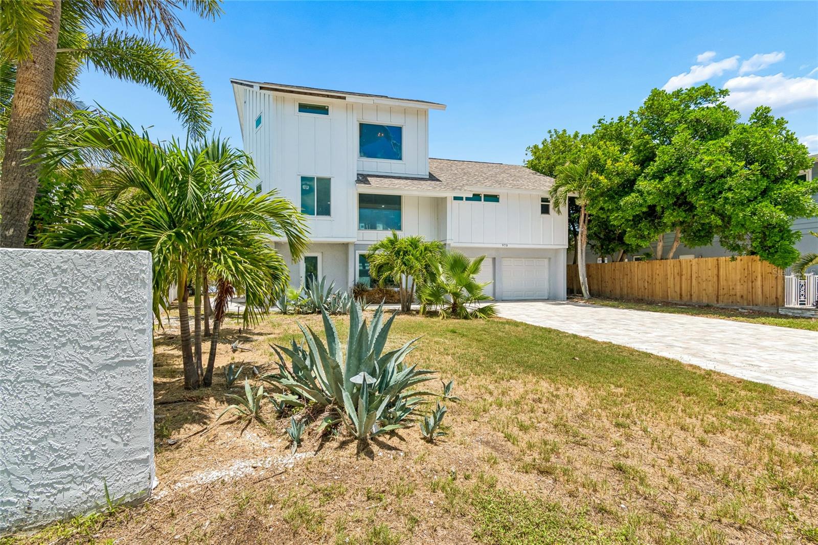 BOCA CIEGA ISLE - Residential