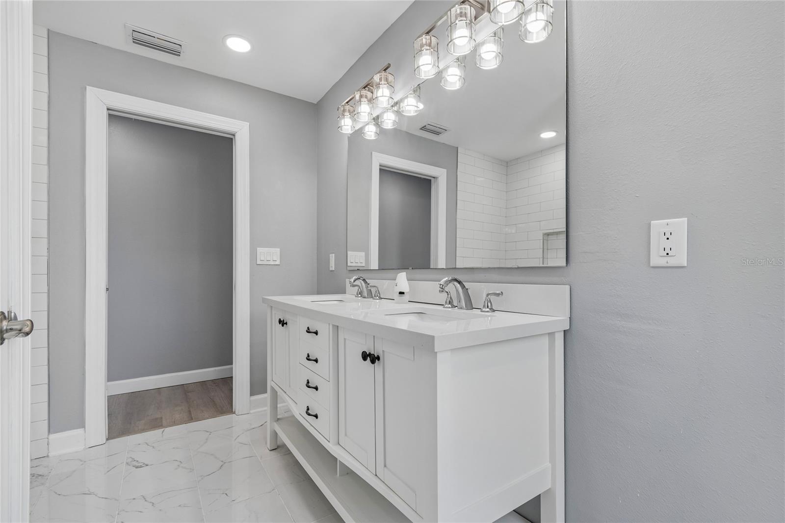 BOCA CIEGA ISLE - Residential
