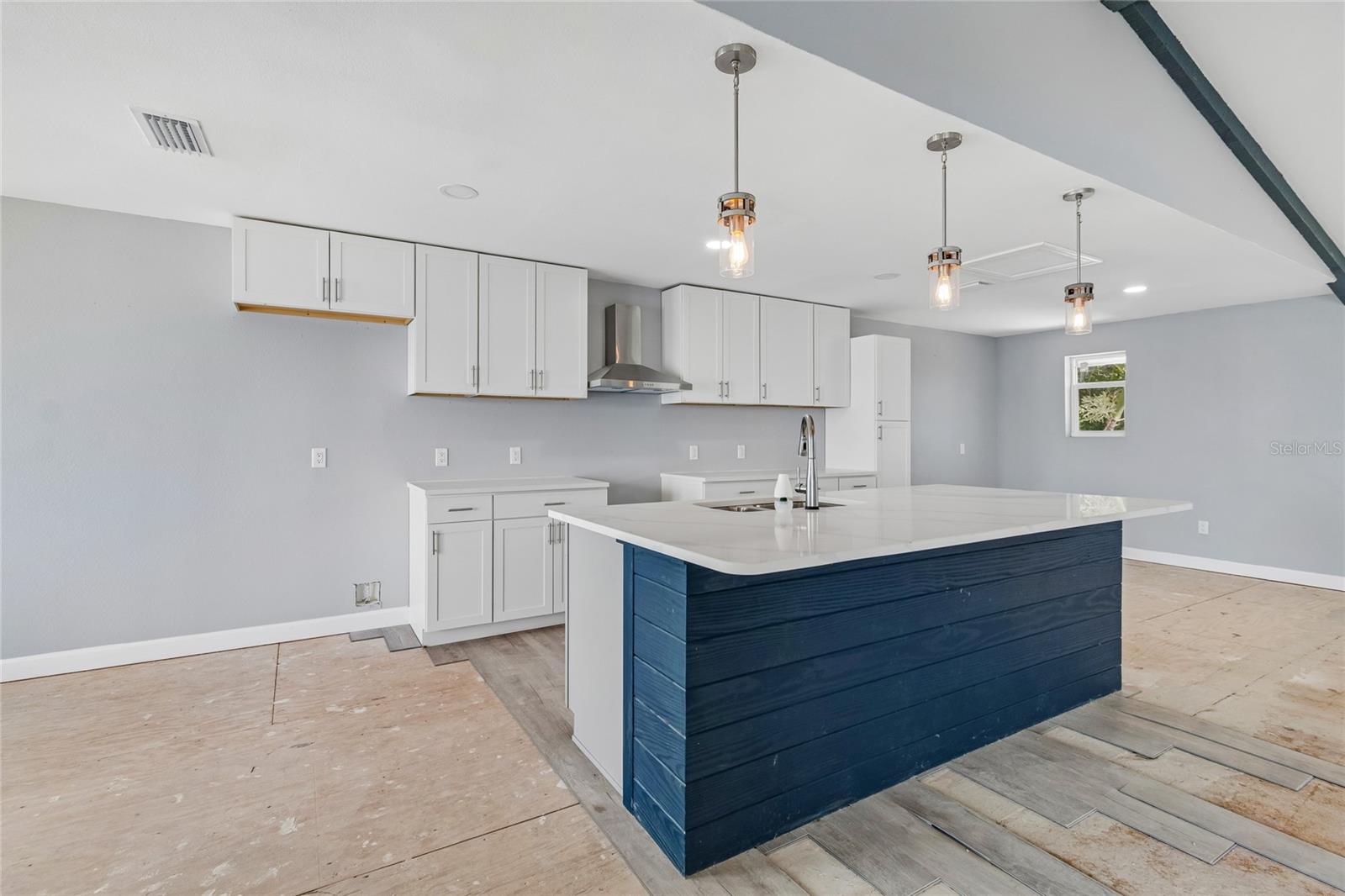BOCA CIEGA ISLE - Residential