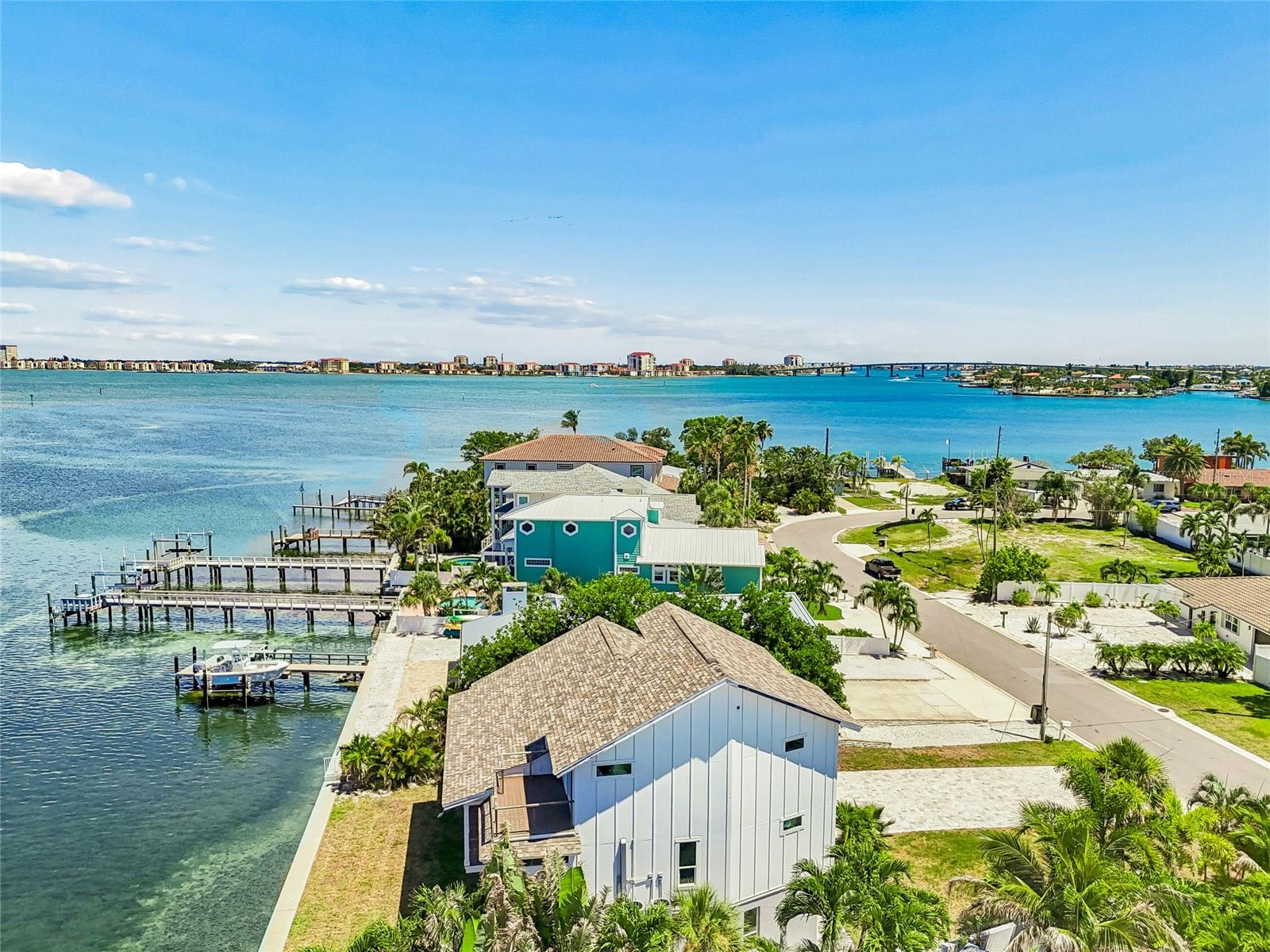 BOCA CIEGA ISLE - Residential