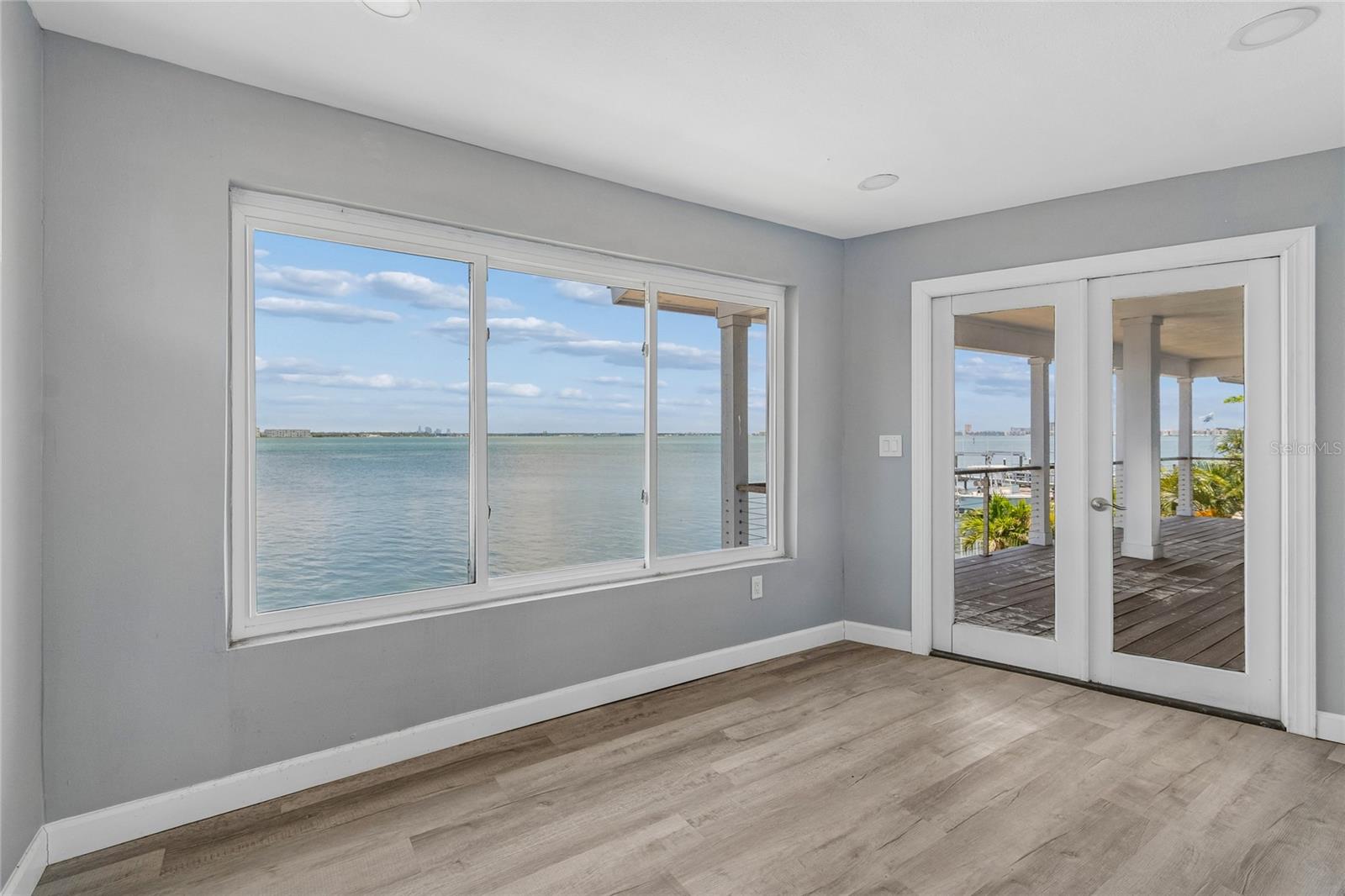 BOCA CIEGA ISLE - Residential