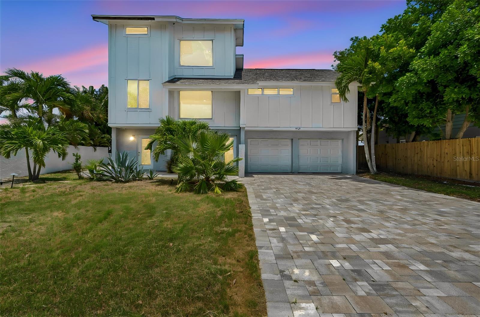 BOCA CIEGA ISLE - Residential