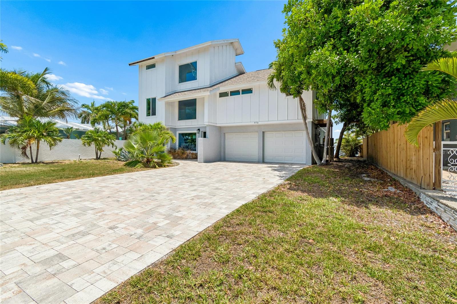BOCA CIEGA ISLE - Residential