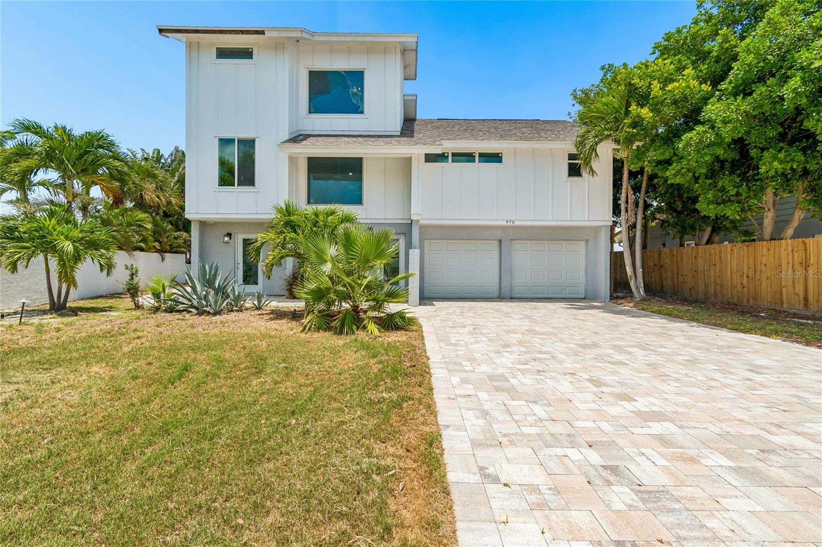 BOCA CIEGA ISLE - Residential