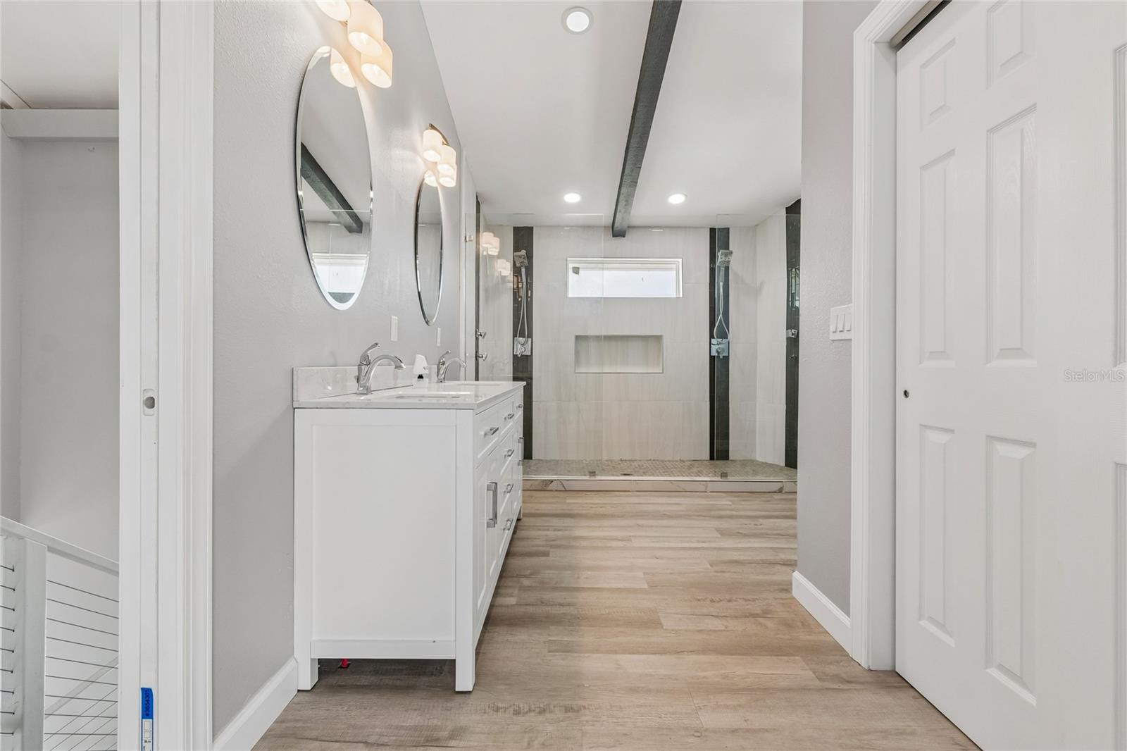 BOCA CIEGA ISLE - Residential