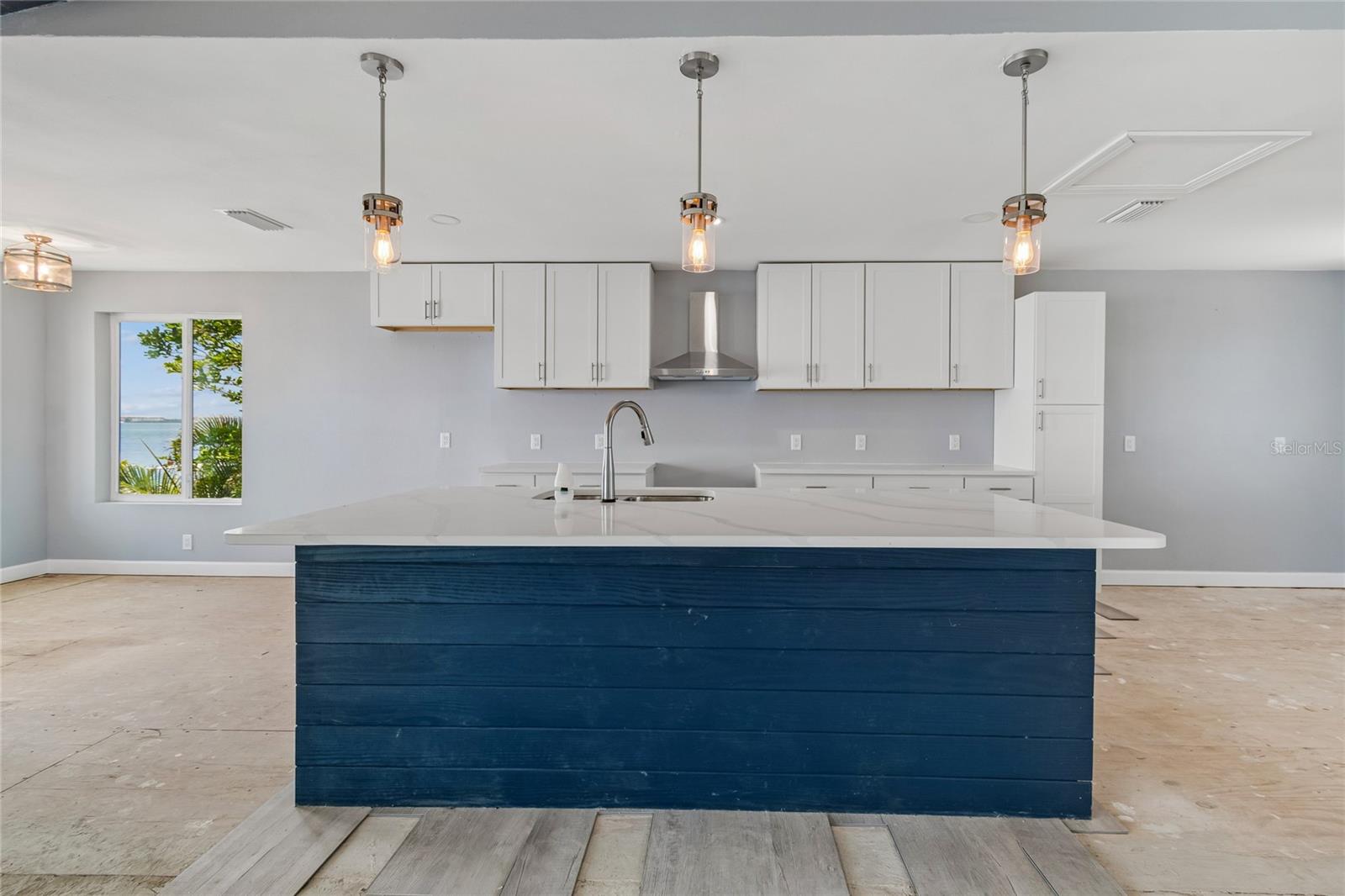 BOCA CIEGA ISLE - Residential