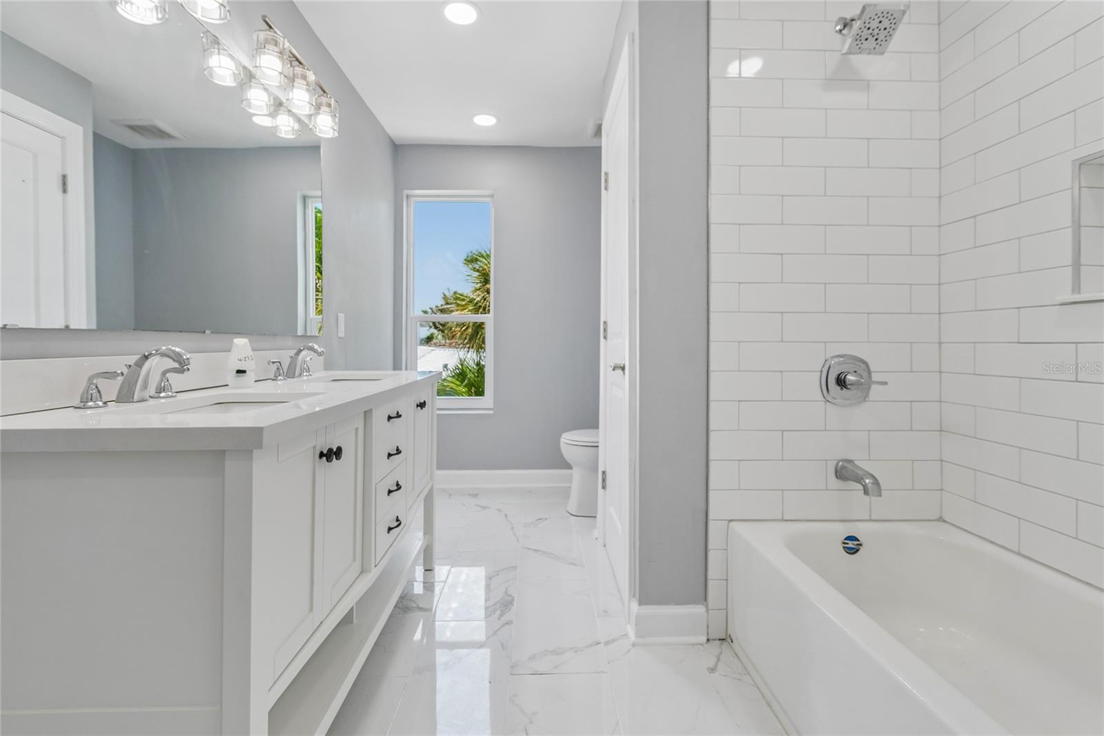 BOCA CIEGA ISLE - Residential