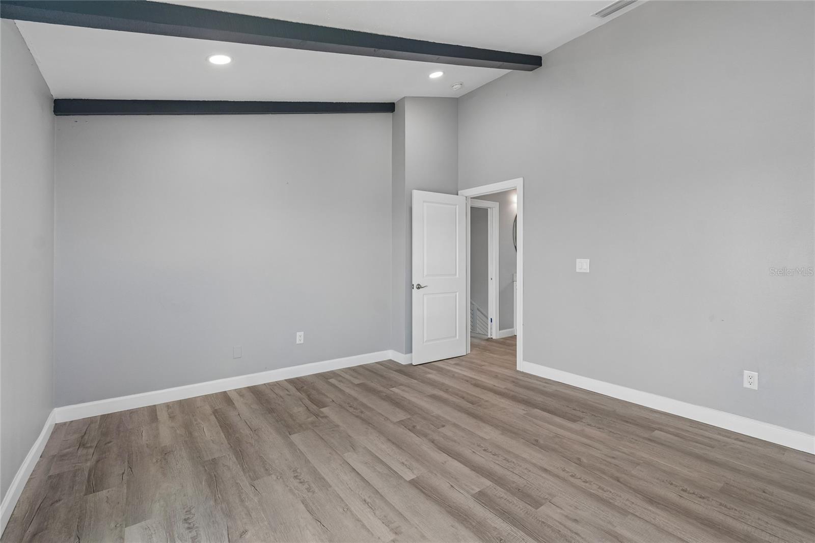 BOCA CIEGA ISLE - Residential