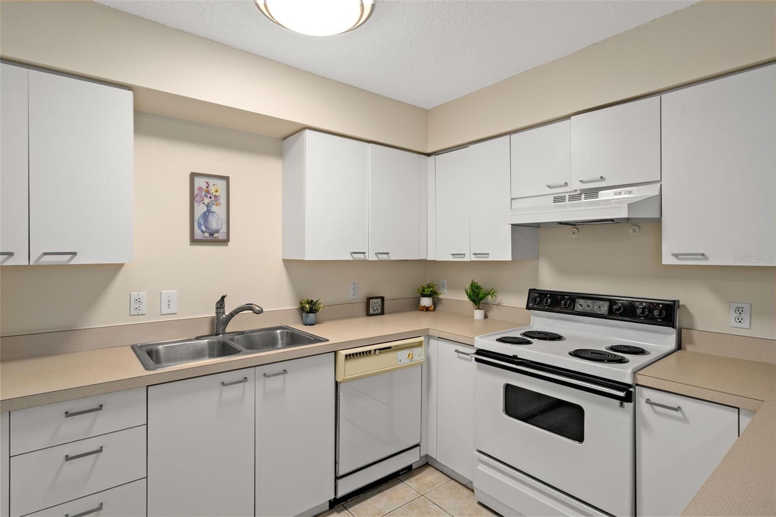 701 MIRROR LAKE CONDO - Residential