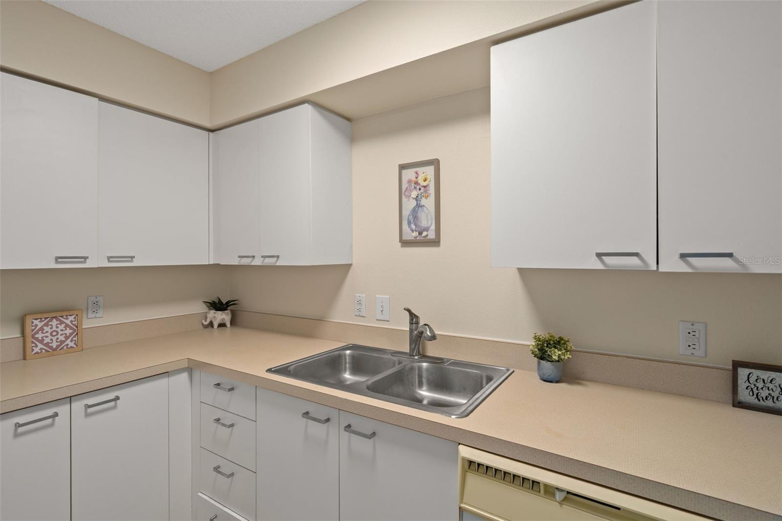 701 MIRROR LAKE CONDO - Residential