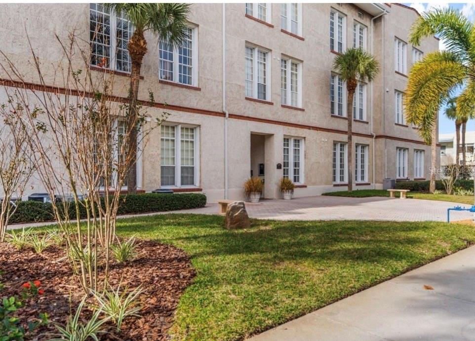 701 MIRROR LAKE CONDO - Residential