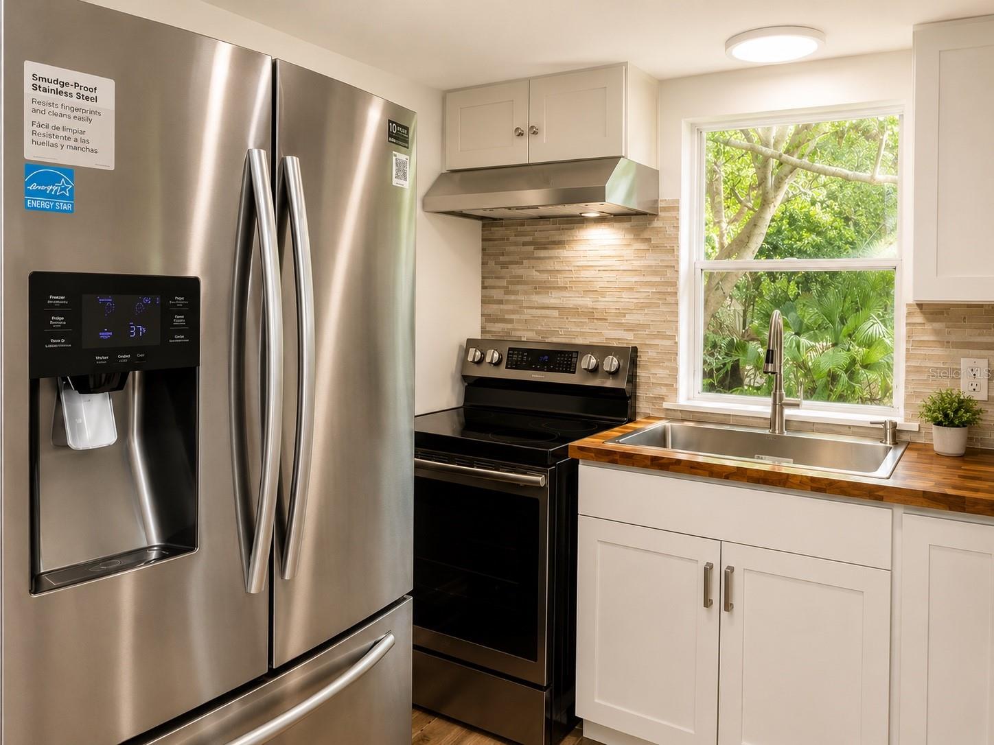 HOLIDAY ACRES UNIT 01 - Residential