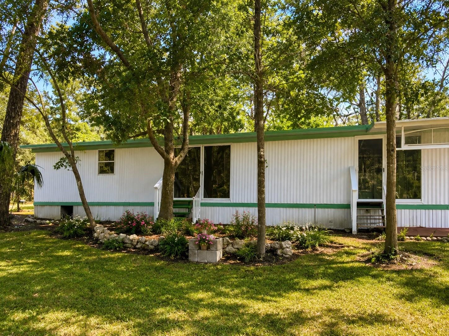 HOLIDAY ACRES UNIT 01 - Residential