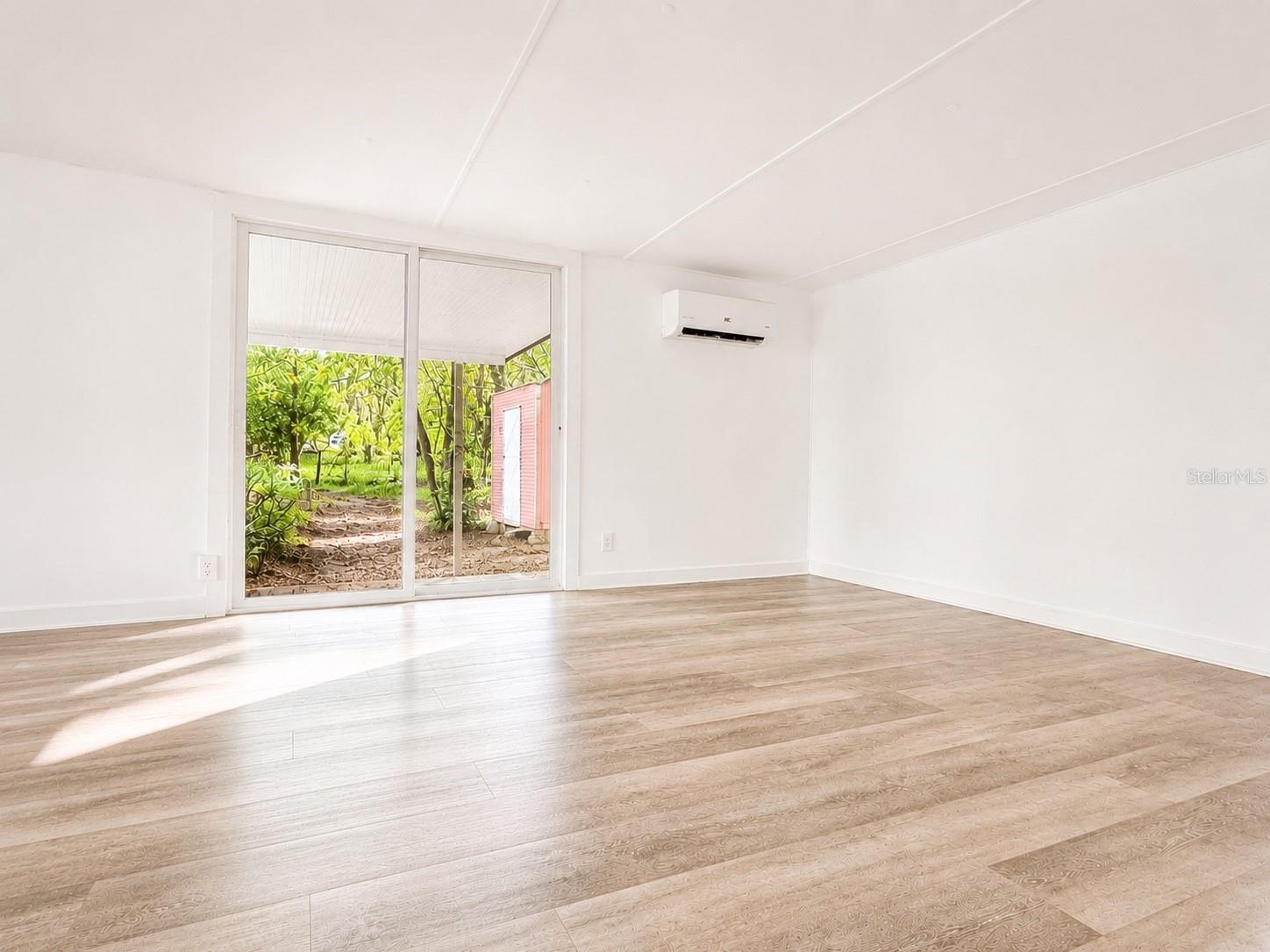 HOLIDAY ACRES UNIT 01 - Residential