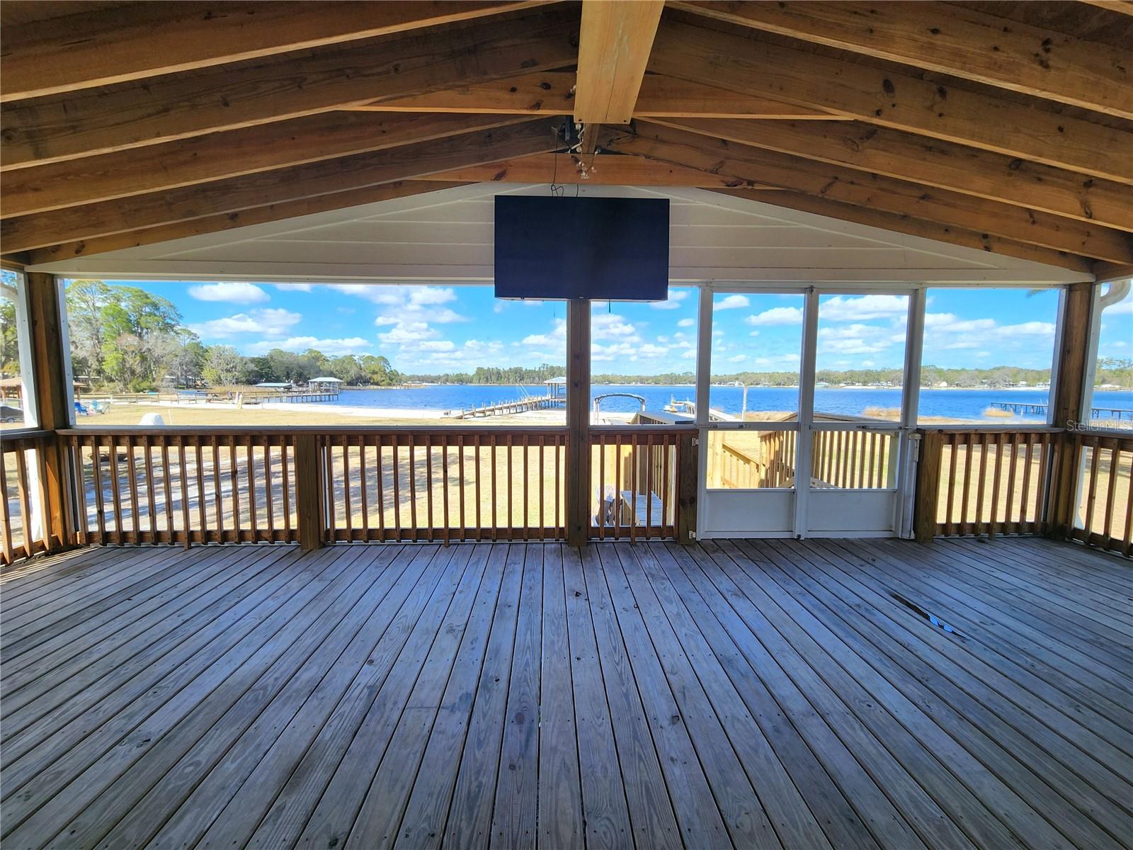 ISLAND LAKE TERRACE - Residential