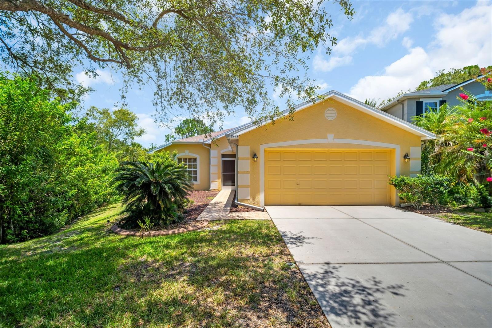 COUNTRY CHASE - Residential