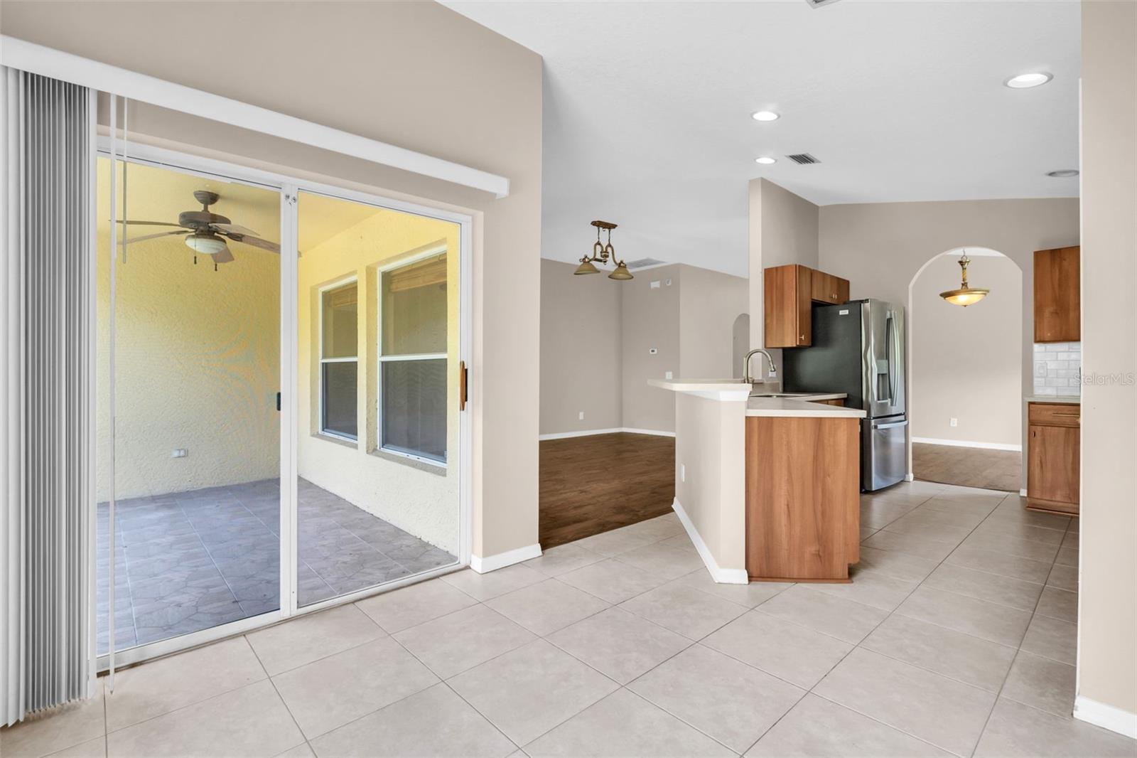 COUNTRY CHASE - Residential