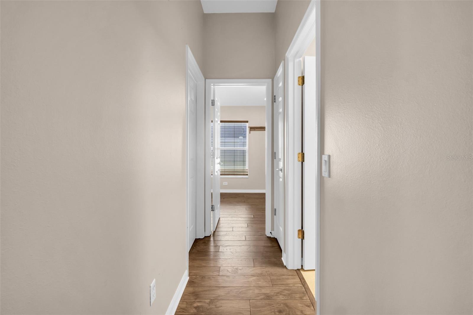 COUNTRY CHASE - Residential